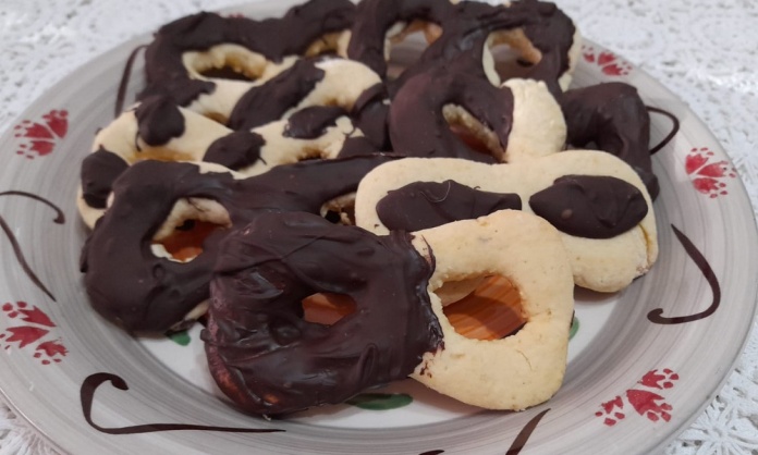 Biscotti mascherine con cioccolato fondente